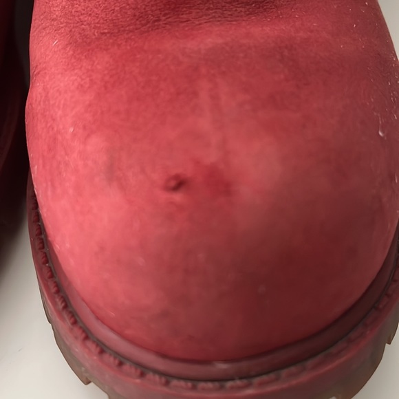 Red Timberland boots. Perfect for outdoors! - Picture 3 of 4